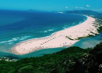 guarda-do-embau-primeira-reserva-mundial-de-surf-do-brasil