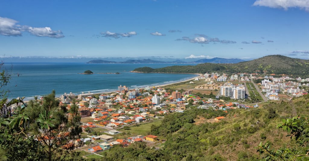 Praia de Palmas em Governador Celso Ramos SC