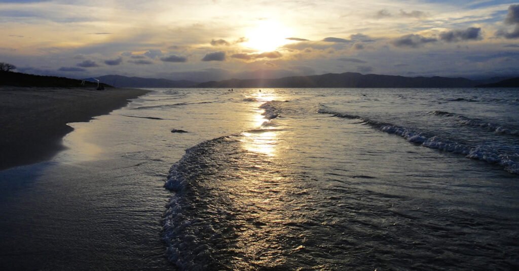 Por do sol na praia da Daniela