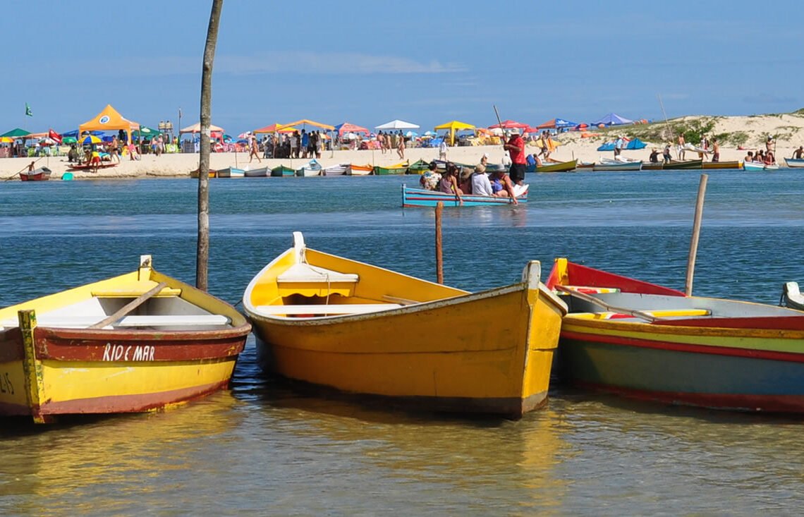 praia sc atravessa de barco guarda do embau