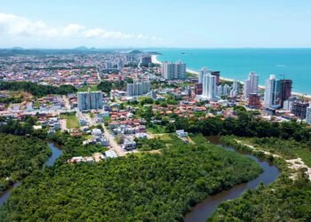 Cidade do litoral catarinense com 3 praias certificadas pela Bandeira Azul reúne maior museu oceanográfico das Américas