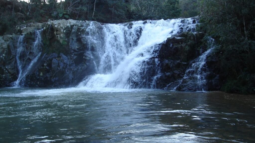 Cascata Trisamya