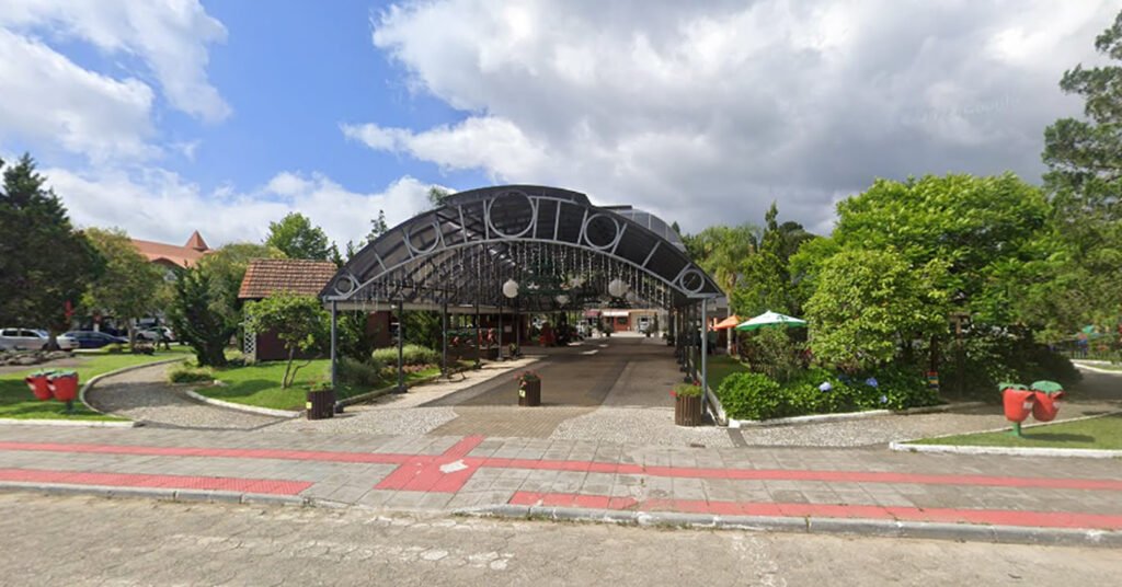 Praça Coberta Leonardo Sell